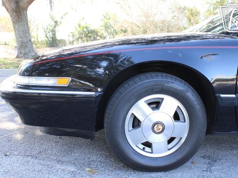 Used 1990 Buick Reatta Convertible image 31