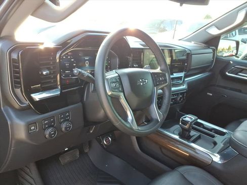 Used 2024 Chevrolet Silverado 1500 LT Trail Boss w/ LT Trail Boss Premium Package image 18