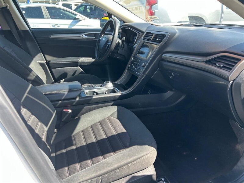 Used 2019 Ford Fusion SE FWD image 13