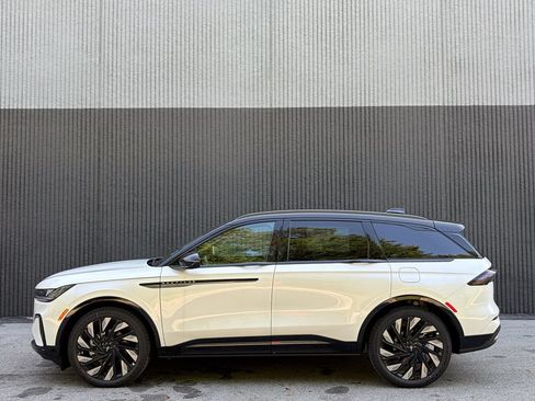 New 2026 Lincoln Nautilus Reserve AWD/4WD image 4