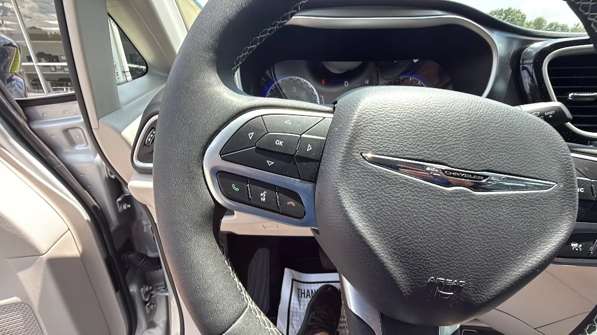 Used 2024 Chrysler Pacifica Touring-L FWD image 24