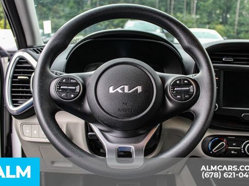 Used 2025 Kia Soul LX w/ LX Technology Package FWD image 24