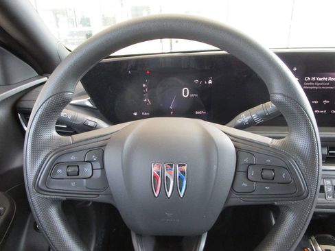 Used 2024 Buick Envista Preferred w/ Convenience II Package FWD image 25