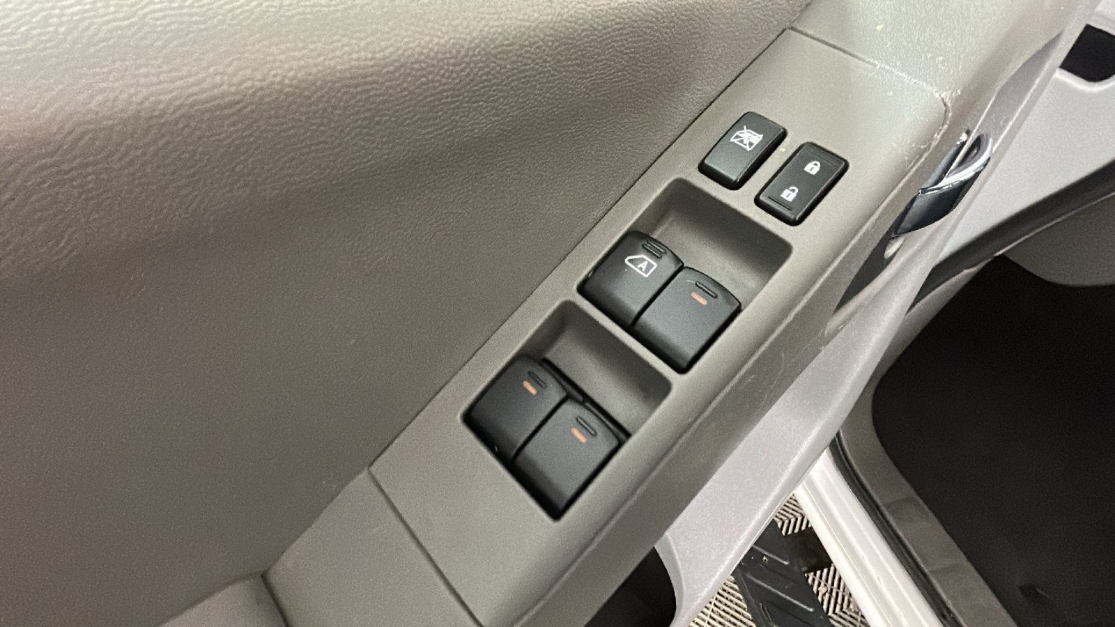 Used 2020 Nissan Frontier SV w/ Midnight Edition Floor Mats AWD/4WD image 12