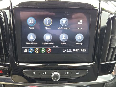 Used 2021 Chevrolet Traverse LT image 19