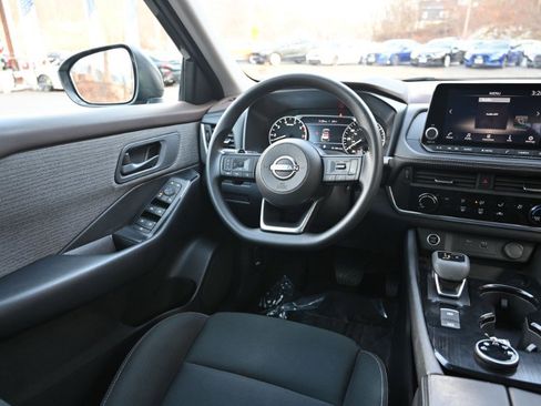 Used 2023 Nissan Rogue S image 10