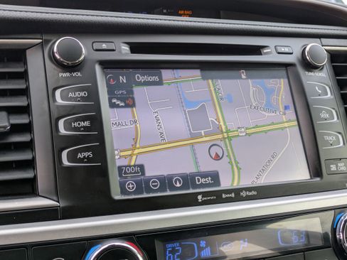 Used 2018 Toyota Highlander SE image 34