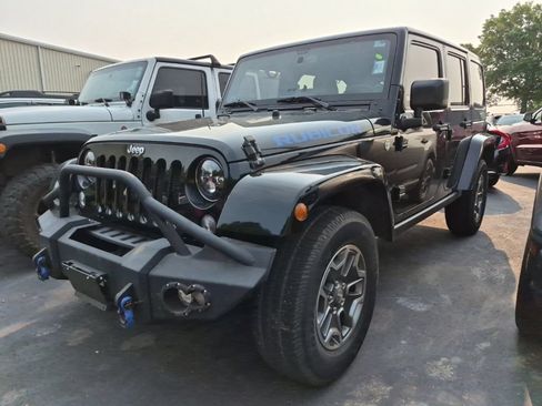 Used 2014 Jeep Wrangler Unlimited Rubicon w/ Connectivity Group AWD/4WD image 2