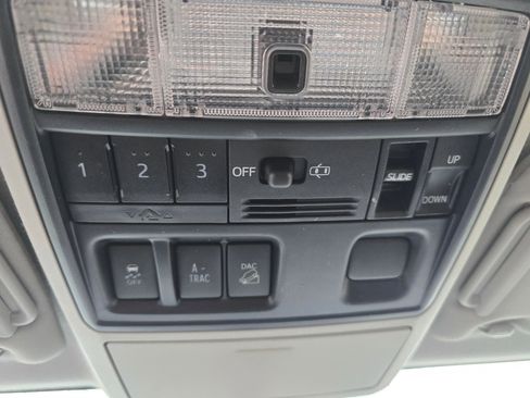 Used 2017 Toyota 4Runner SR5 Premium image 23