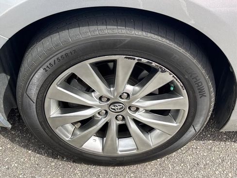 Used 2017 Toyota Camry XLE w/ Moonroof Package image 17