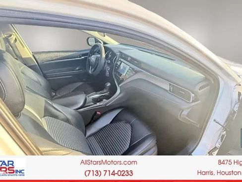 Used 2020 Toyota Camry SE w/ Carpet Mat Package FWD image 21