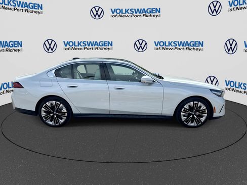 Used 2026 BMW 540i xDrive w/ Executive Package AWD/4WD image 15