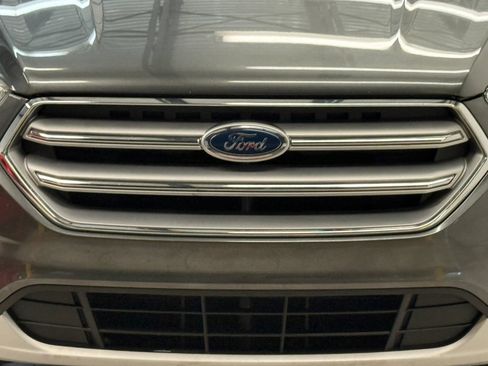 Used 2017 Ford Escape SE AWD/4WD image 5