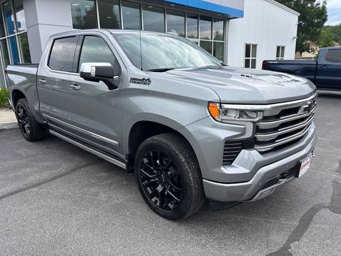 Used 2024 Chevrolet Silverado 1500 High Country w/ Technology Package AWD/4WD image 7