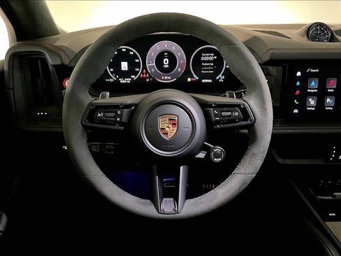 Used 2025 Porsche Cayenne GTS image 18