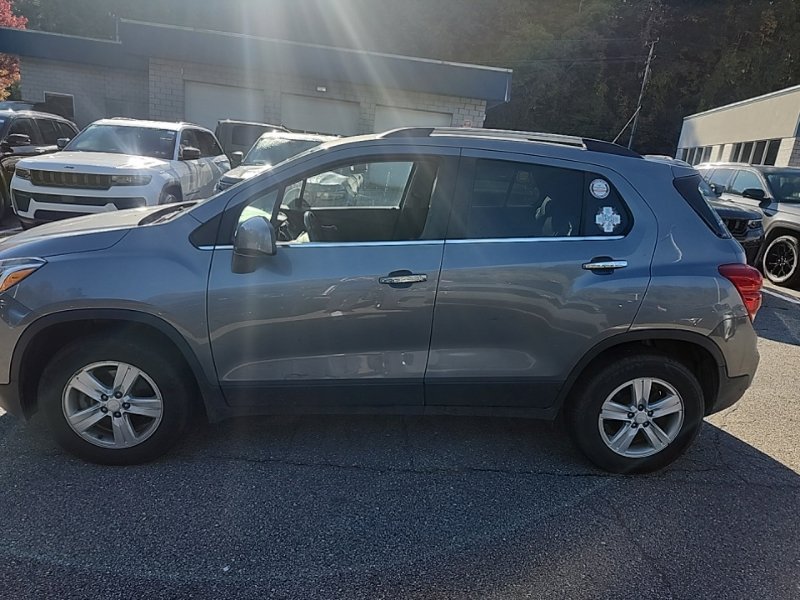 Used 2020 Chevrolet Trax LT w/ Driver Confidence Package AWD/4WD image 4