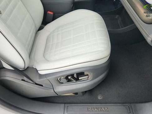 Used 2025 Rivian R1S Premium AWD/4WD image 24