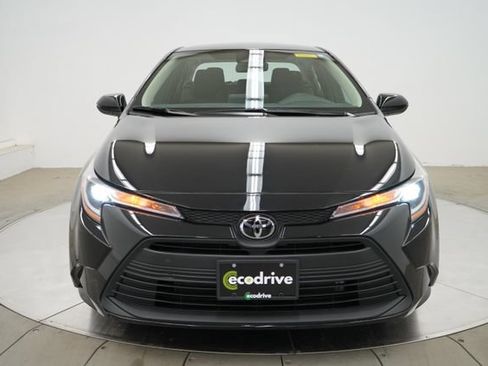Used 2024 Toyota Corolla LE FWD image 2