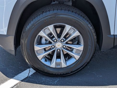 Used 2026 Chevrolet Equinox LT FWD image 10