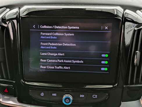 Used 2022 Chevrolet Traverse LT image 7