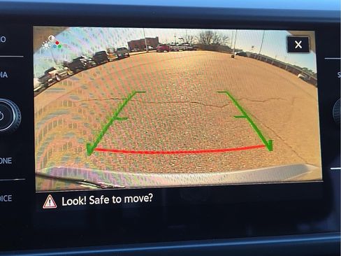 Used 2024 Volkswagen Taos SE image 16