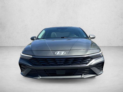 Used 2025 Hyundai Elantra Limited FWD image 2