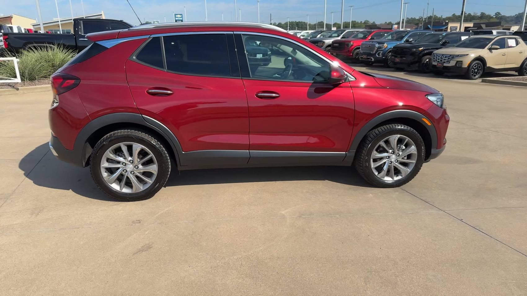 Used 2022 Buick Encore GX Essence w/ Experience Buick Package AWD/4WD image 2