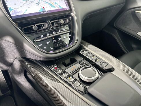 Used 2021 Aston Martin DBX image 15