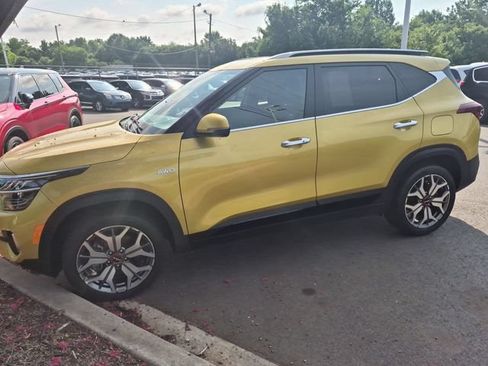 Used 2023 Kia Seltos SX w/ SX Sunroof Package AWD/4WD image 7