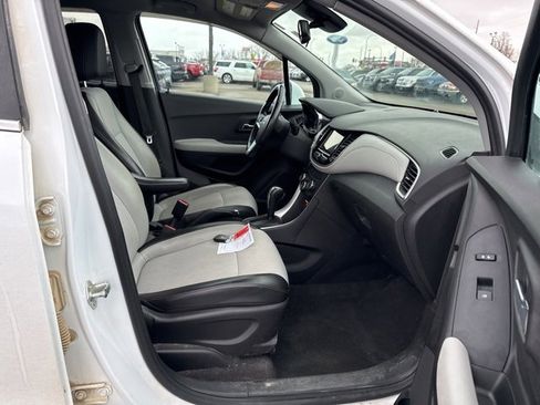 Used 2019 Chevrolet Trax LT w/ LT Convenience Package image 10