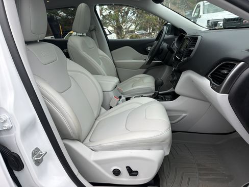 Used 2020 Jeep Cherokee Limited w/ Technology Group FWD image 35