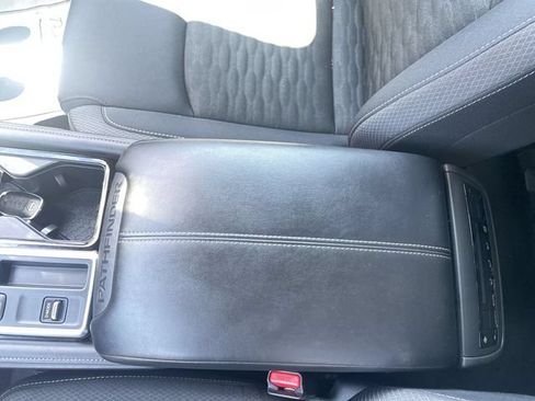 Used 2025 Nissan Pathfinder SV FWD image 27