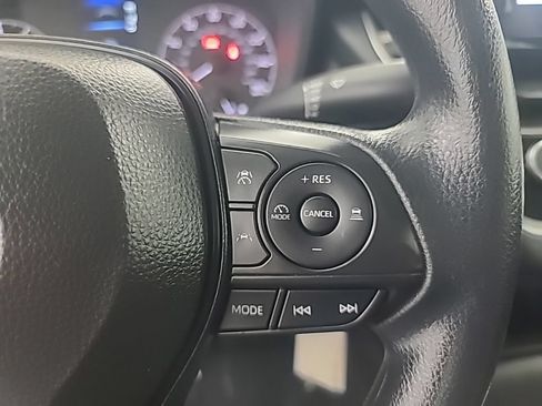 Used 2025 Toyota Corolla LE FWD image 30