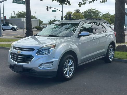 Used 2017 Chevrolet Equinox LT w/ Convenience Package image 3
