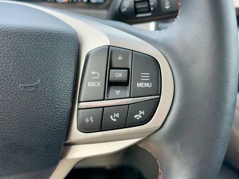 Used 2025 Ford Explorer Active w/ Active Comfort Package AWD/4WD image 18