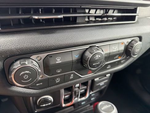 Used 2025 Jeep Gladiator Sport AWD/4WD image 17