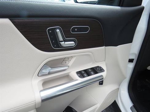 Used 2026 Mercedes-Benz GLA 250 4MATIC image 9