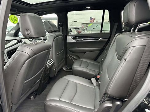 Used 2025 Cadillac XT6 Premium Luxury image 12