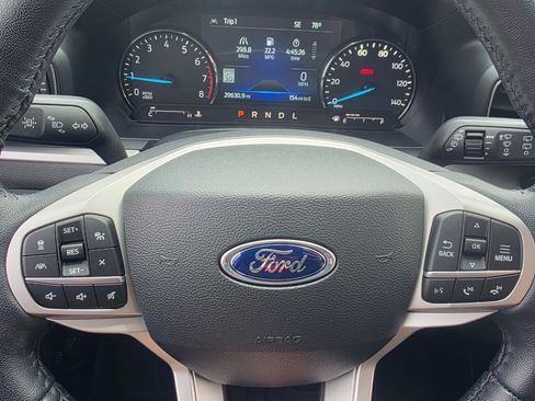 Used 2022 Ford Explorer XLT AWD/4WD image 11