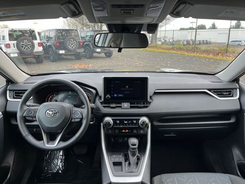 Used 2025 Toyota RAV4 XLE image 33