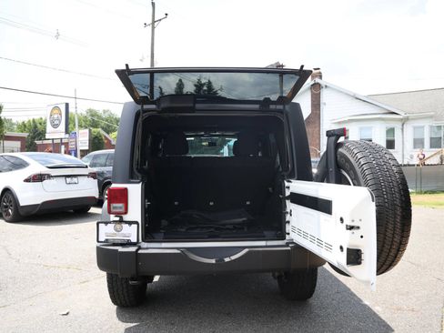 Used 2018 Jeep Wrangler Unlimited Sport S AWD/4WD image 34