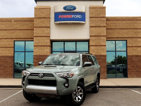 Used 2022 Toyota 4Runner TRD Off-Road AWD/4WD image 2