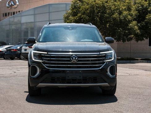 Used 2025 Volkswagen Atlas SE AWD/4WD image 2