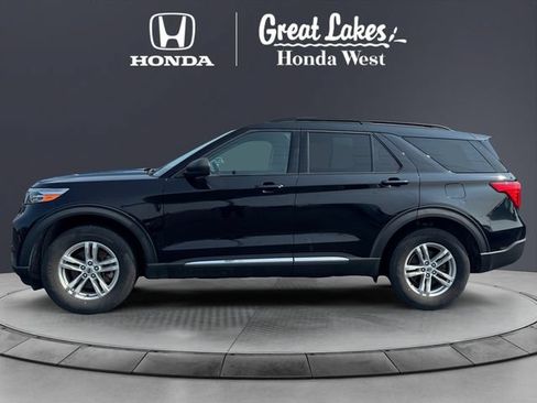 Used 2021 Ford Explorer XLT w/ Equipment Group 202A AWD/4WD image 2