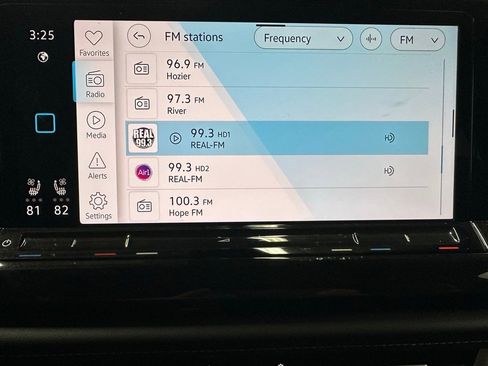 Used 2025 Volkswagen Atlas Cross Sport SE image 30