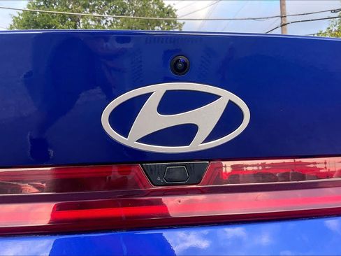 Used 2025 Hyundai Elantra SEL FWD image 31