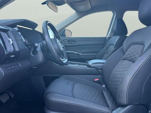 Used 2024 Nissan Pathfinder SV image 14