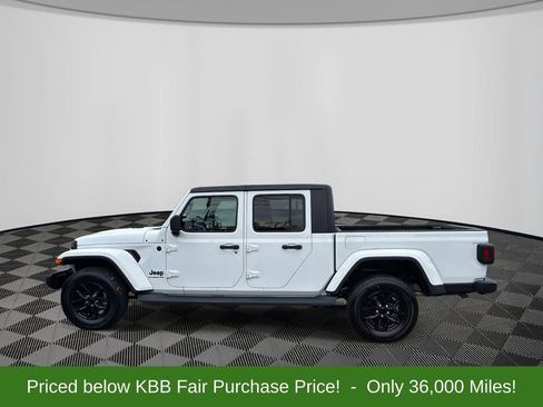 Used 2021 Jeep Gladiator Sport image 4
