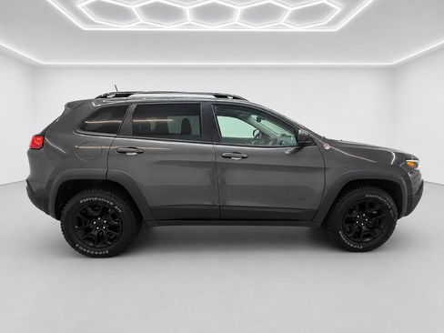 Used 2022 Jeep Cherokee Trailhawk w/ Sun, Sound & Nav Group AWD/4WD image 2