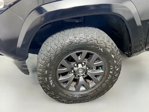 Used 2022 Toyota Tacoma SR5 w/ Technology Package RWD image 13